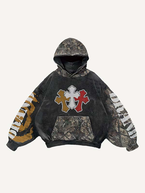 Sudadera con capucha y bolsillos inclinados con estampado de calcomanías falsas de cruces, letras y ramas 