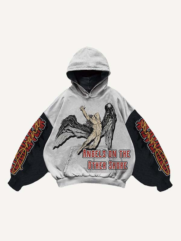 Sudadera con capucha y bolsillos inclinados con estampado de figuras, alas y letras en bloques de color 