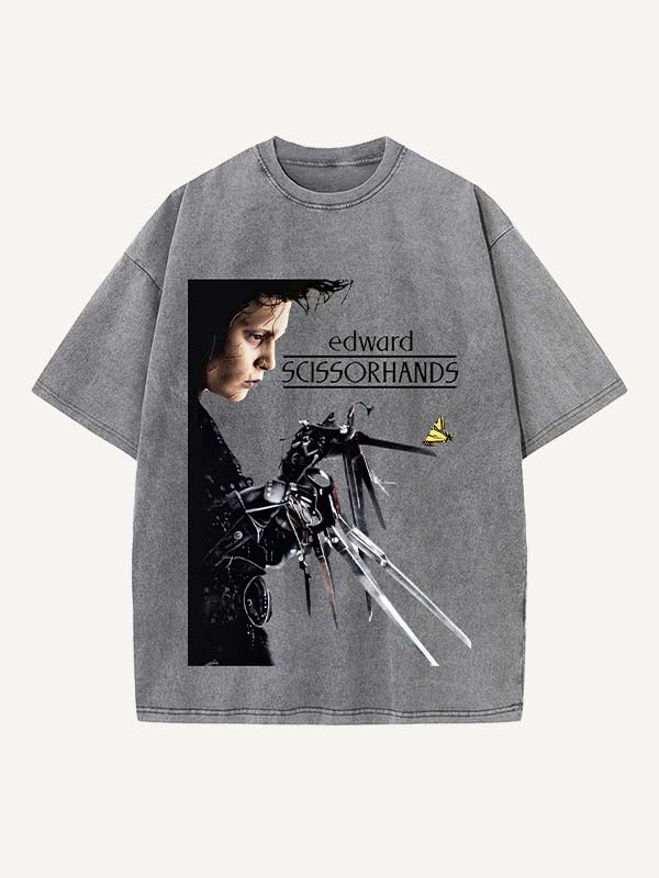 Camiseta de cuello redondo con estampado desgastado de figuras y letras 