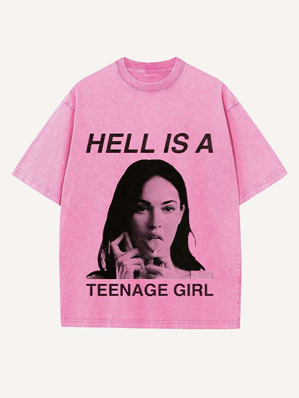 Camiseta de cuello redondo con estampado desgastado de figuras y letras