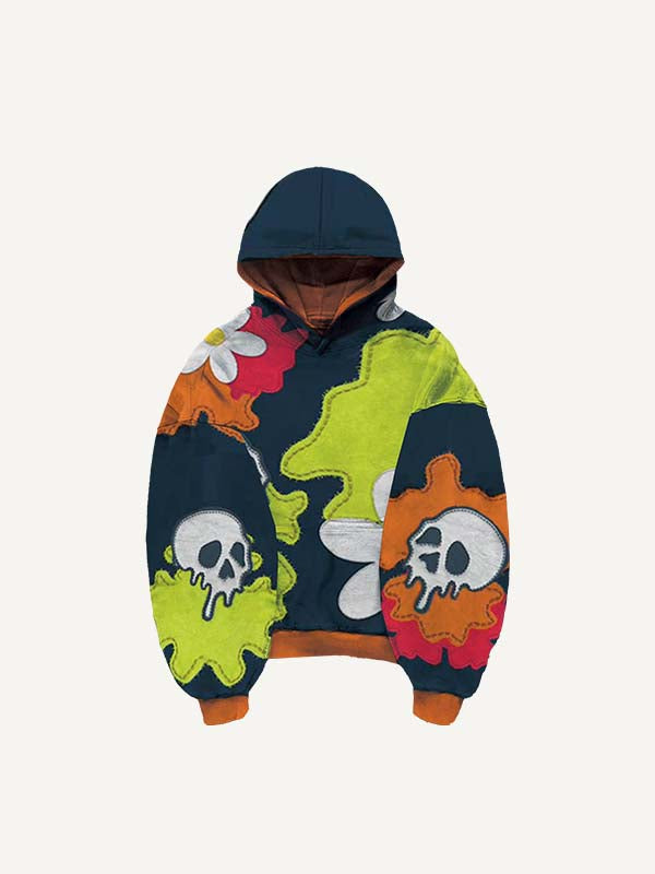Sudadera con capucha y bolsillos inclinados con estampado floral y calaveras en bloques de color 