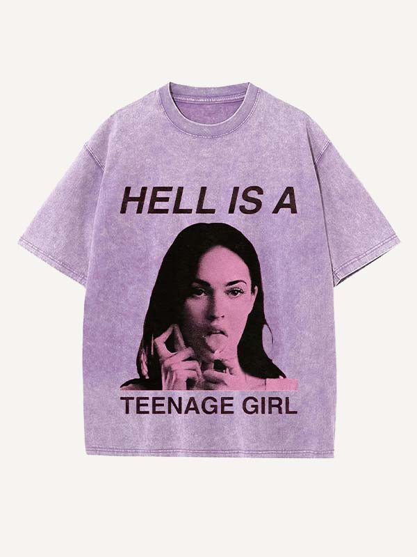 Camiseta de cuello redondo con estampado desgastado de figuras y letras