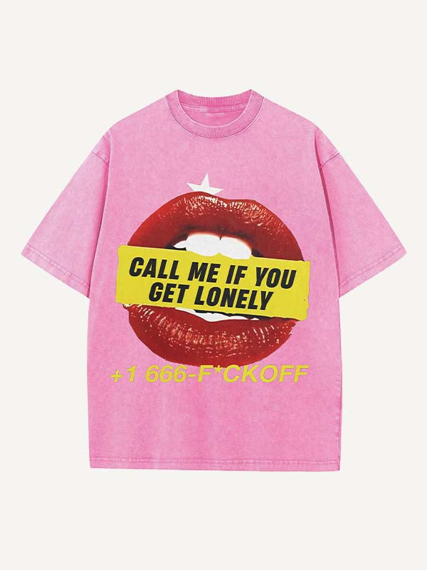 Camiseta de cuello redondo con estampado desgastado de labios lavados y letras