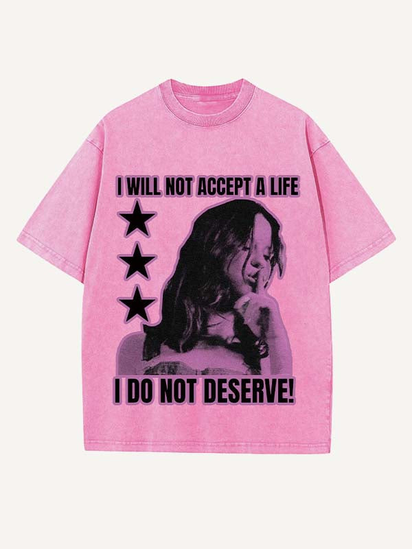 Camiseta de cuello redondo con estampado desgastado de figuras y letras 