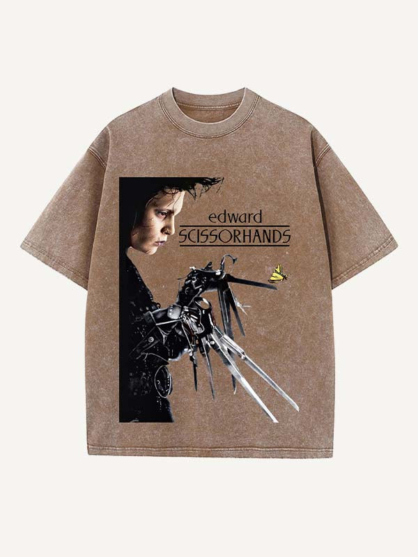 Camiseta de cuello redondo con estampado desgastado de figuras y letras 