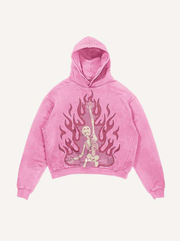 Sudadera con capucha y bolsillos inclinados con estampado de esqueleto de fuego en rosa desgastado y lavado 