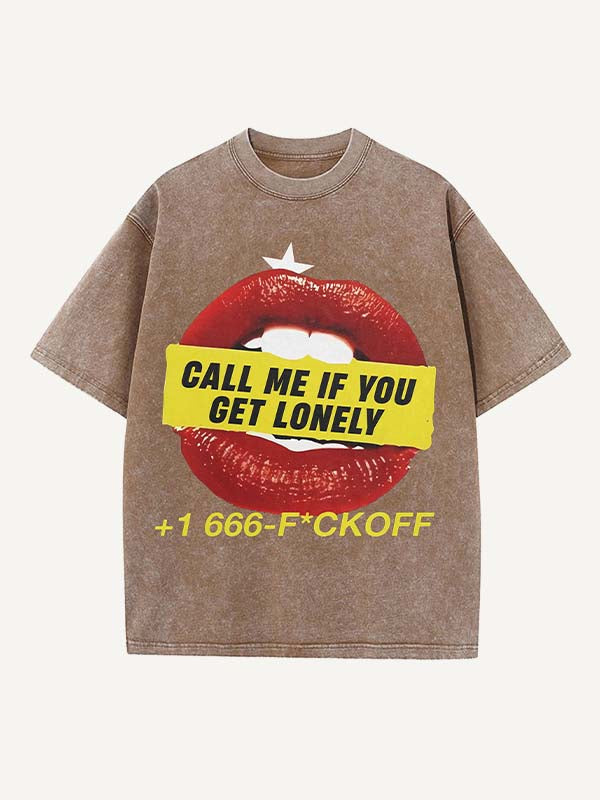 Camiseta de cuello redondo con estampado desgastado de labios lavados y letras