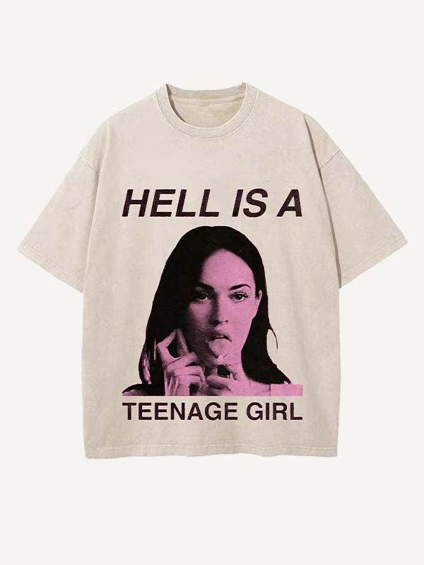 Camiseta de cuello redondo con estampado desgastado de figuras y letras