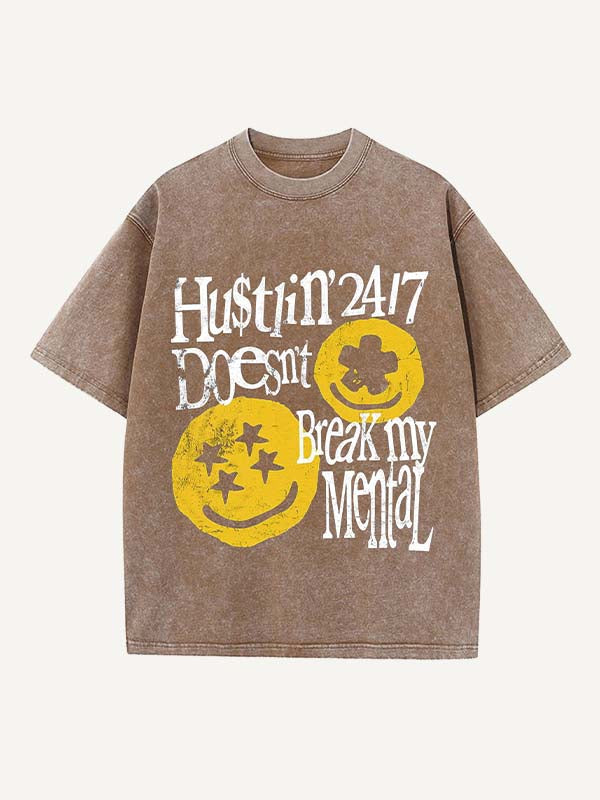 Camiseta de cuello redondo con estampado de cara sonriente, gráfico y letras desgastadas 