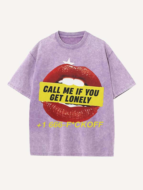 Camiseta de cuello redondo con estampado desgastado de labios lavados y letras
