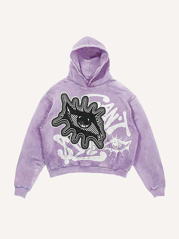 Sudadera con capucha y bolsillos inclinados con estampado de calcomanías falsas de ojos y letras desgastadas 