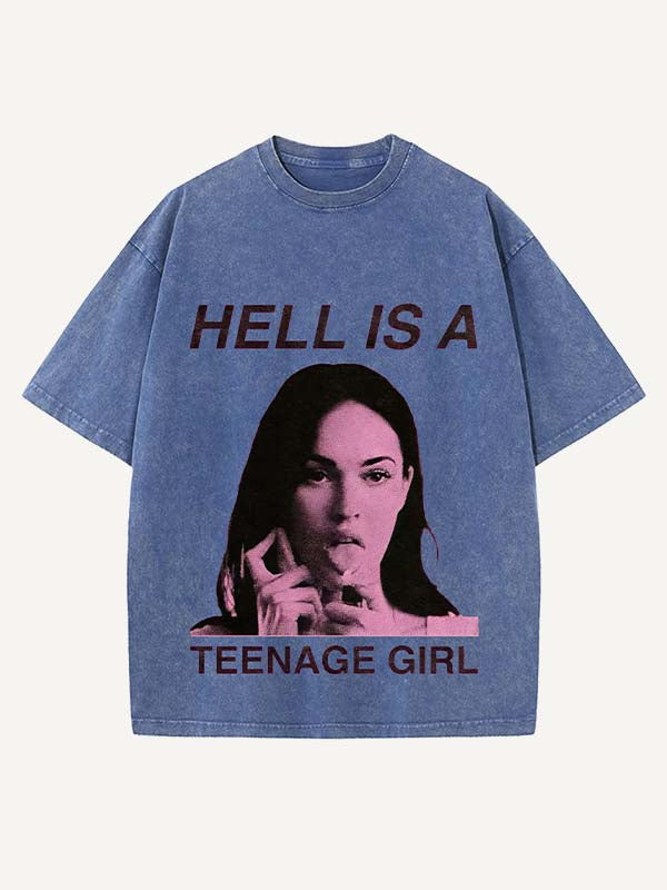 Camiseta de cuello redondo con estampado desgastado de figuras y letras