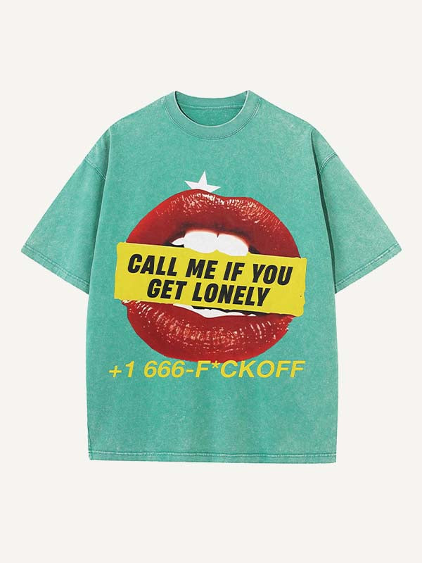 Camiseta de cuello redondo con estampado desgastado de labios lavados y letras