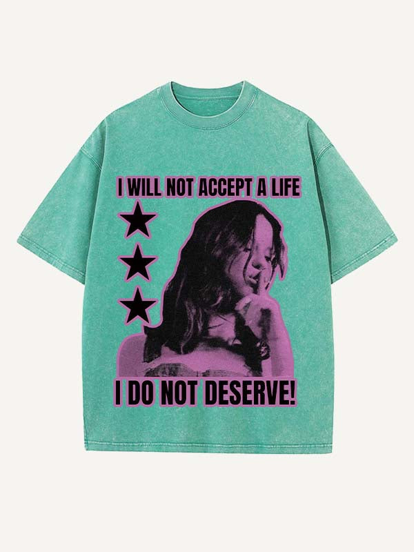 Camiseta de cuello redondo con estampado desgastado de figuras y letras 