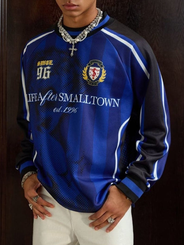 Camiseta de manga larga con cuello redondo, estampado de figuras, gráficos y letras en bloques de color 