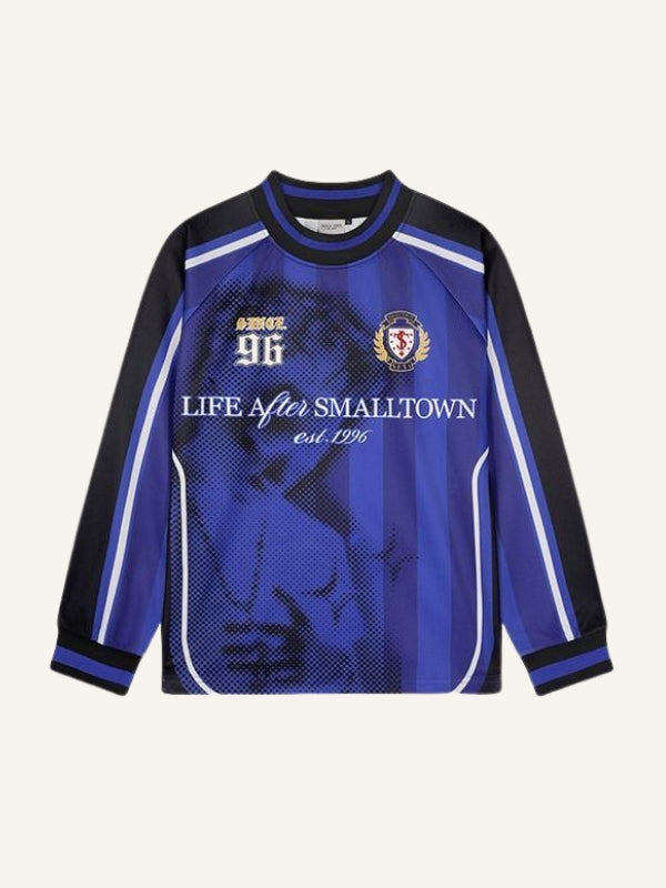 Camiseta de manga larga con cuello redondo, estampado de figuras, gráficos y letras en bloques de color 