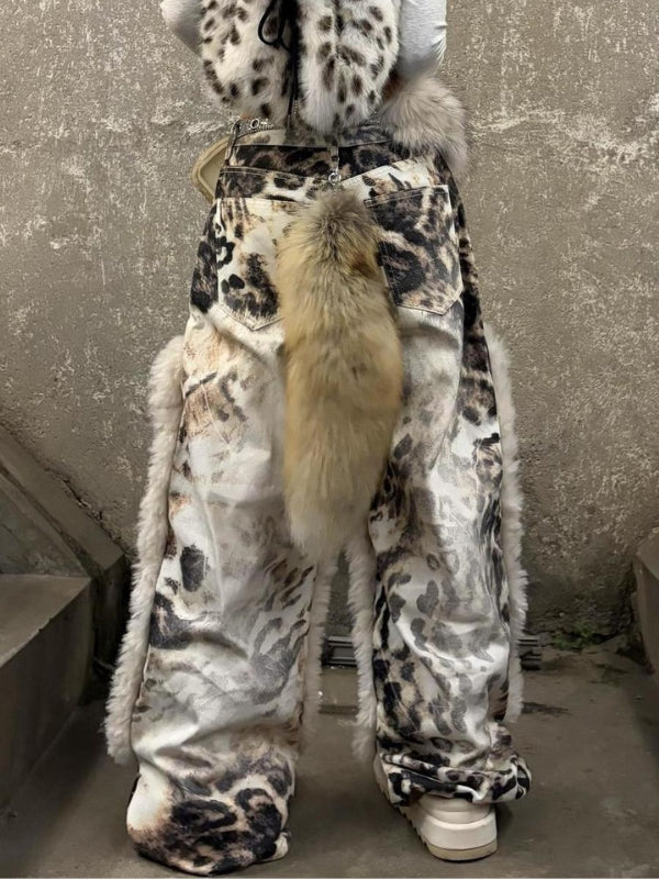 Vaqueros desgastados con estampado de leopardo y patchwork de polar lavado 