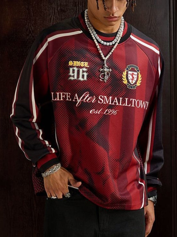 Camiseta de manga larga con cuello redondo, estampado de figuras, gráficos y letras en bloques de color 