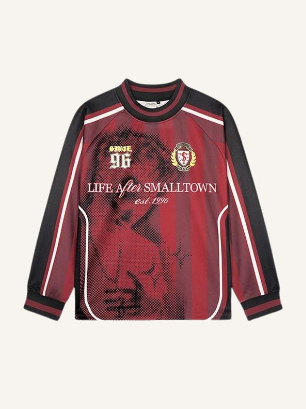 Camiseta de manga larga con cuello redondo, estampado de figuras, gráficos y letras en bloques de color 