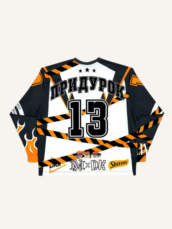 Camiseta de manga larga con cuello redondo, estampado gráfico y letras en bloques de color 