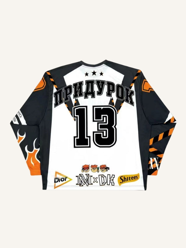 Camiseta de manga larga con cuello redondo, estampado gráfico y letras en bloques de color 