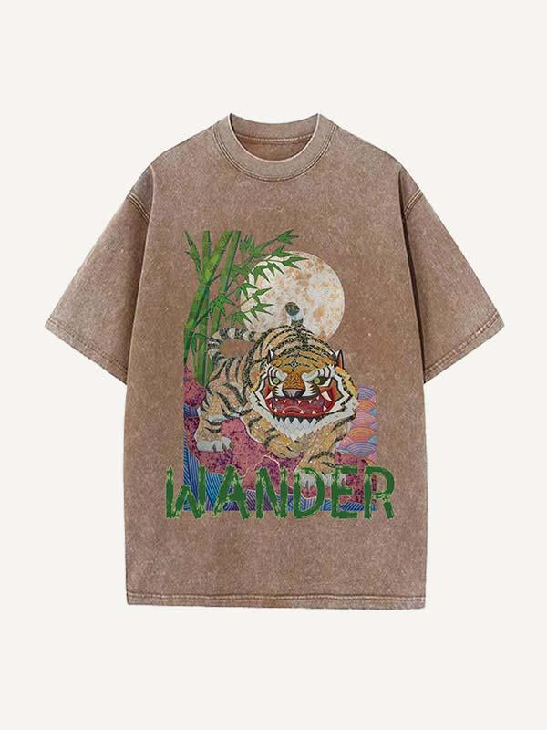 Camiseta de cuello redondo con estampado de tigre y letras desgastado 