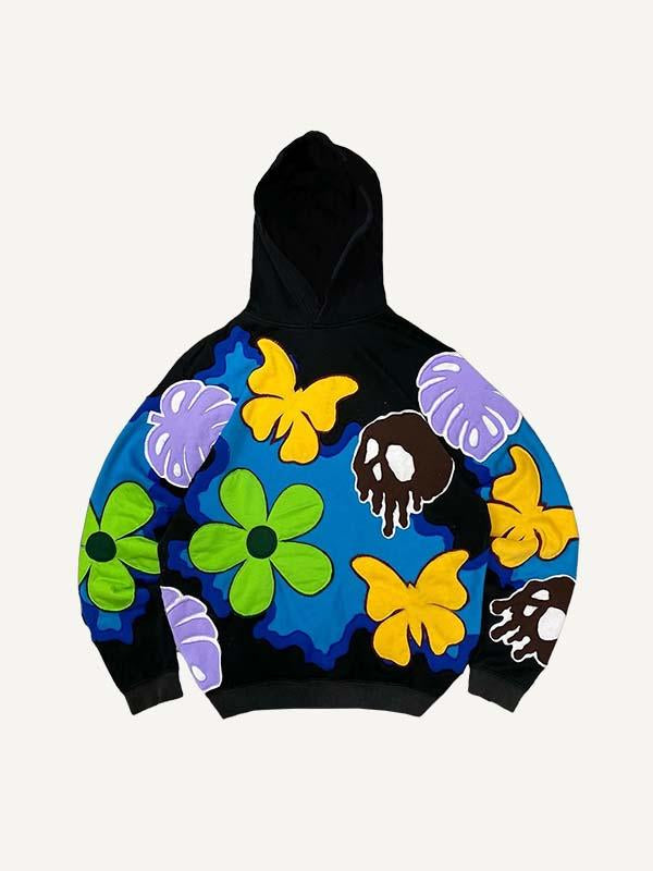 Sudadera con capucha y bolsillos inclinados con estampado floral y calaveras en bloques de color