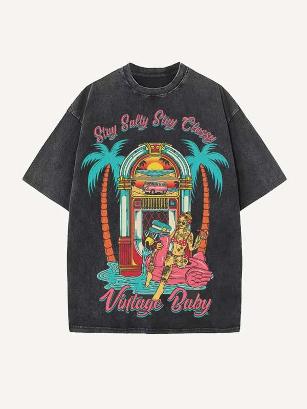 Camiseta de cuello redondo con estampado desgastado, figura lavada, playa y letras 