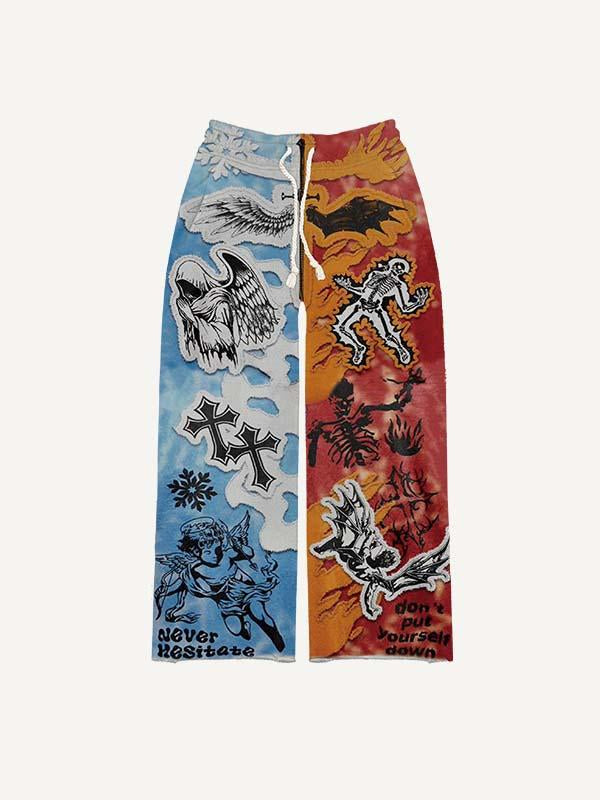 Pantalones con cintura elástica y estampado de calcomanías falsas con diseño de mitad ángel y mitad demonio, alas, esqueleto, fuego, nieve, espada, cruz y letras. 