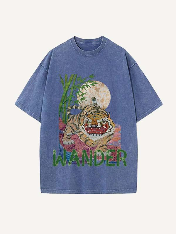 Camiseta de cuello redondo con estampado de tigre y letras desgastado 